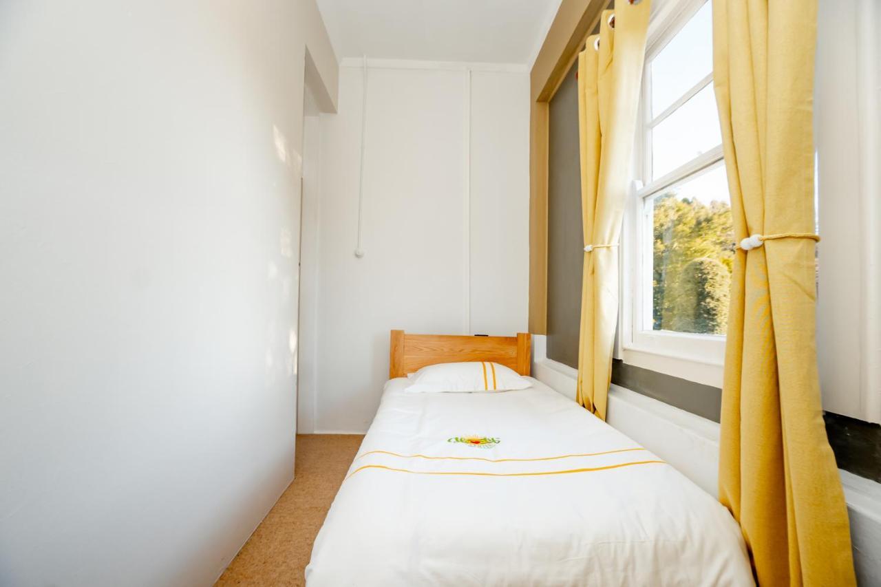 Hearty Center Motel Катумба Екстериор снимка