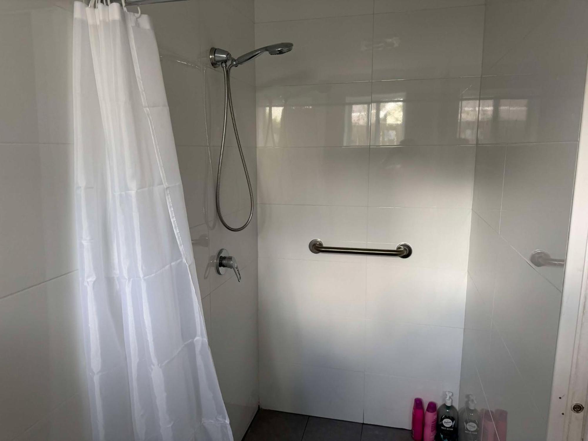 Hearty Center Motel Катумба Екстериор снимка