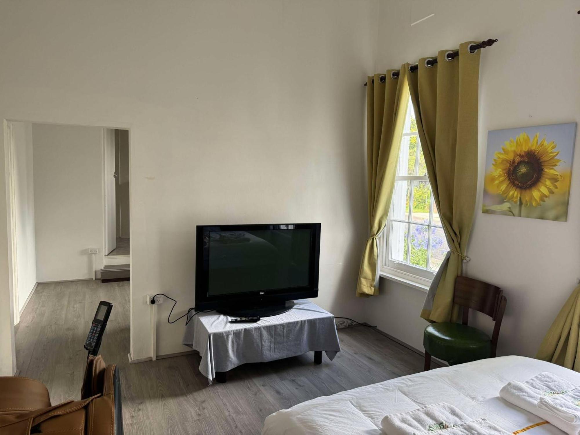 Hearty Center Motel Катумба Екстериор снимка
